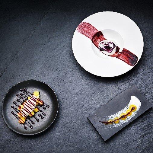 Ananasmousse med svartvinbärskärna