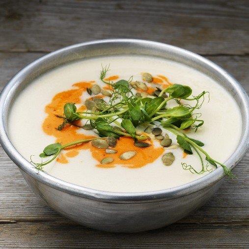 Blomkål och sellerisoppa med röd paprikacrème