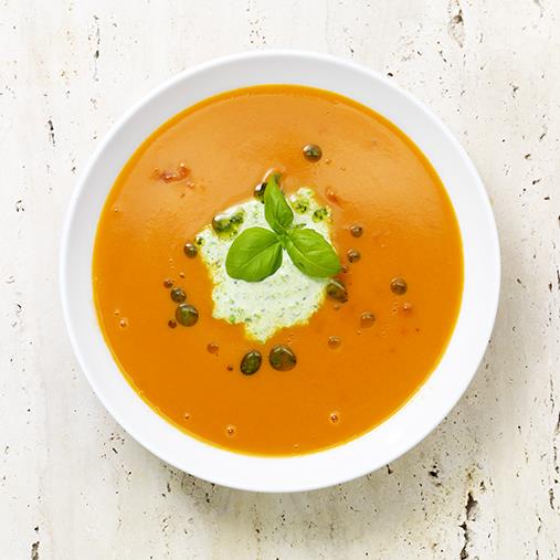 Het tomatsoppa med basilikakryddad ärtröra