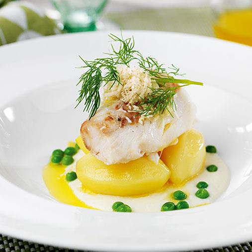 Kokt torskrygg med blomkålspuré och skirat smör