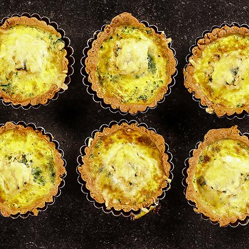 Minipajer med lax och spenat