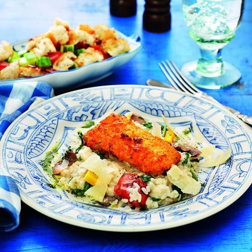 Risotto med gratinerad sej toppad med tomat och kryddchips