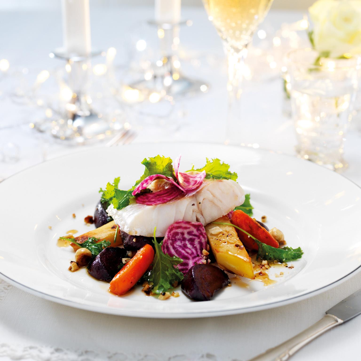 Torsk med rotfrukter, rödbetor och rostade hasselnötter