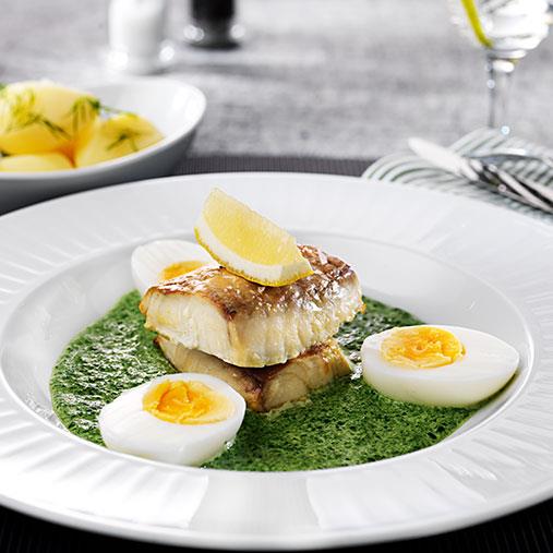 Ugnsbakad sej med stuvad spenat och kokt ägg