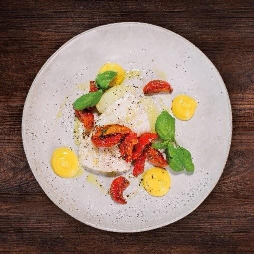 Ugnsstekt torskfilé och mojo rojo på morotspuré