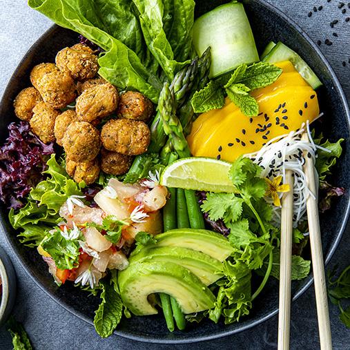 Falafel bowl med avokado & mango