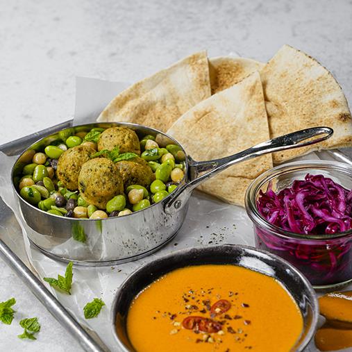 Falafel med marinerade bönor & rostad paprikasås